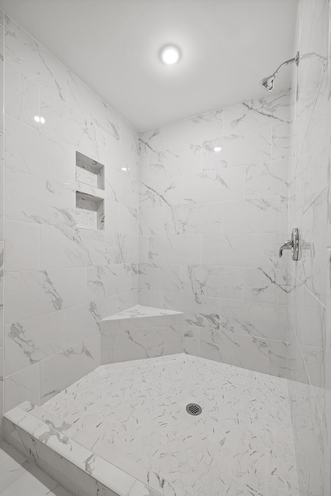 2040 Rock Bluff Road Hixson, TN 37343 - Photo 22 of 33 Hall shower