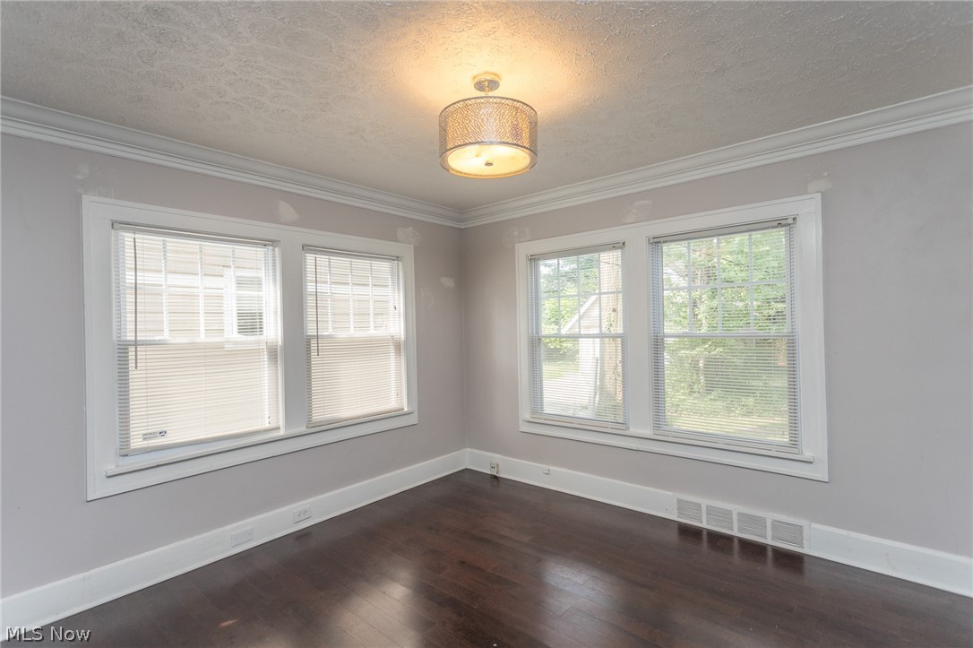 878 Clarence Road Cleveland Heights, OH 44121 - Photo 12 of 32