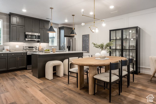 Made for real life: prep dinner while catching up on conversation, helping with homework, or keeping an eye on the game. *model