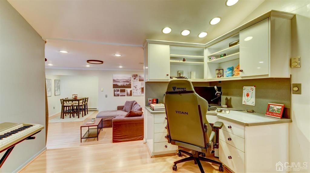 3 The Crescent Clinton, NJ 08809 - Photo 24 of 37 a workspace with furniture and window