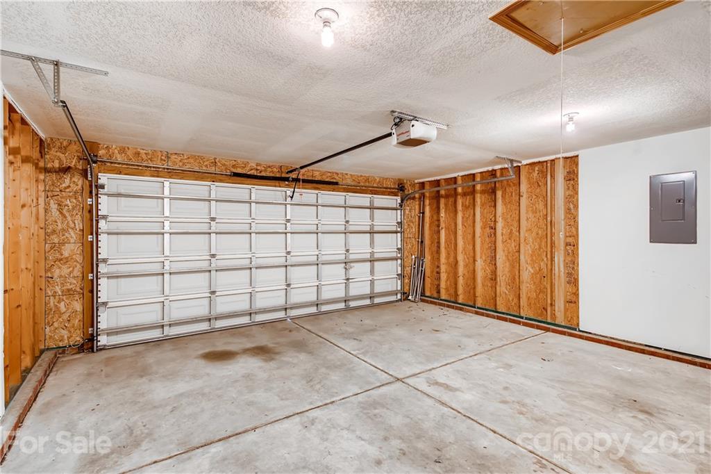 1416 Key Ridge Court Charlotte, NC 28216 - Photo 23 of 28 a view of a garage