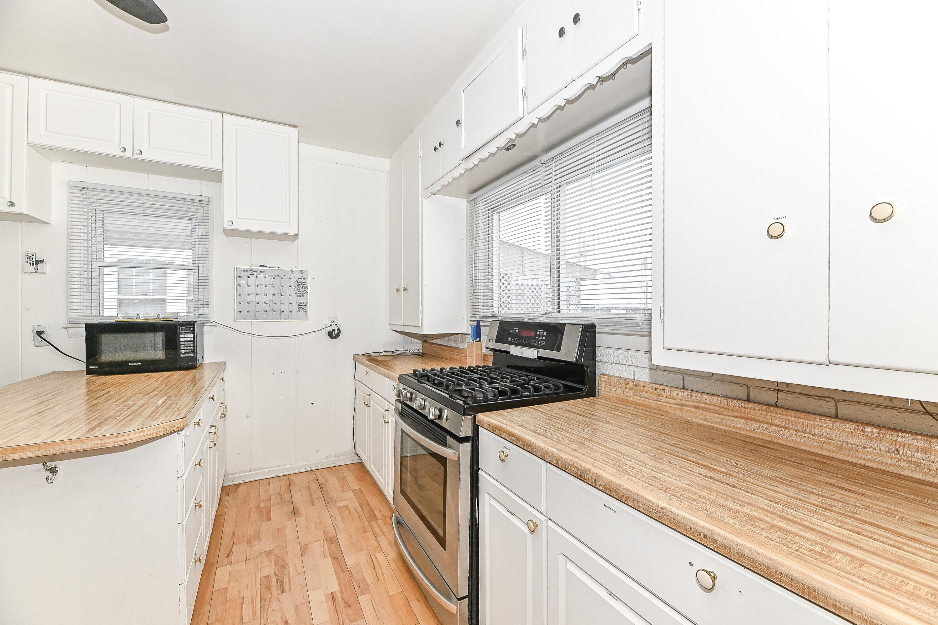 2031 Slauson Avenue Racine, WI 53403 - Photo 18 of 38 Loads of counter tops