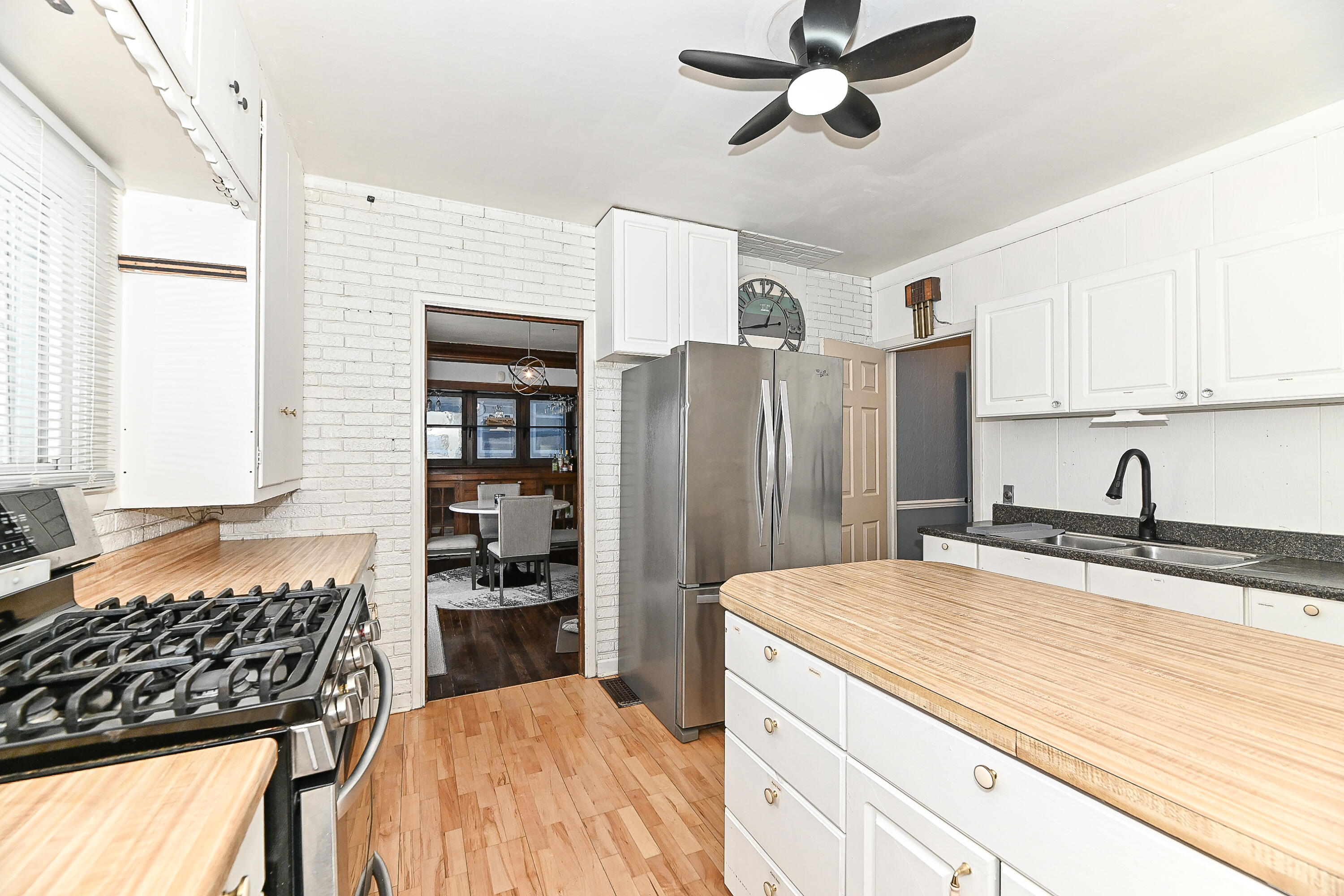 2031 Slauson Avenue Racine, WI 53403 - Photo 20 of 38 Adjoining the dining room