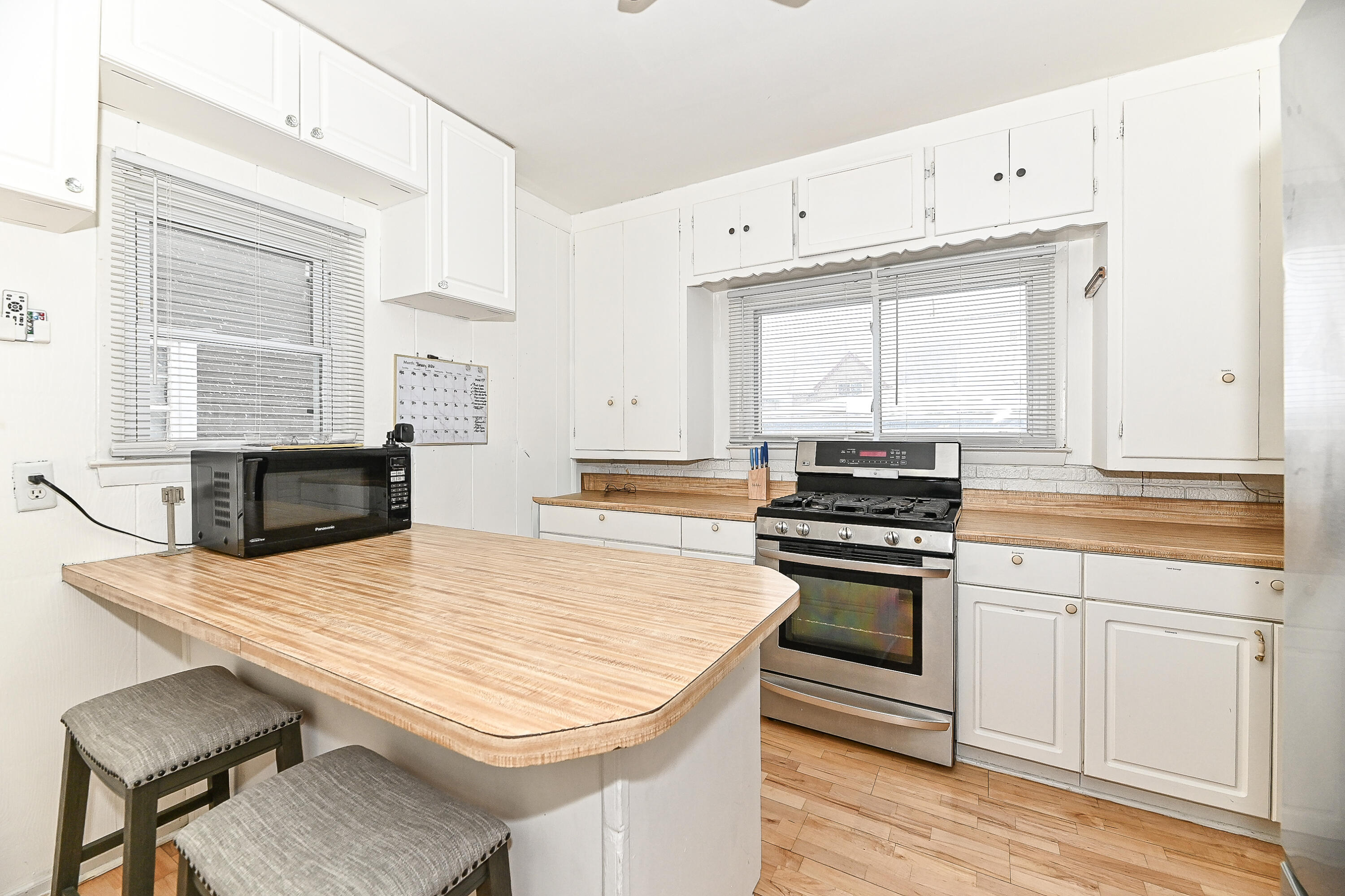 2031 Slauson Avenue Racine, WI 53403 - Photo 21 of 38 Kitchen