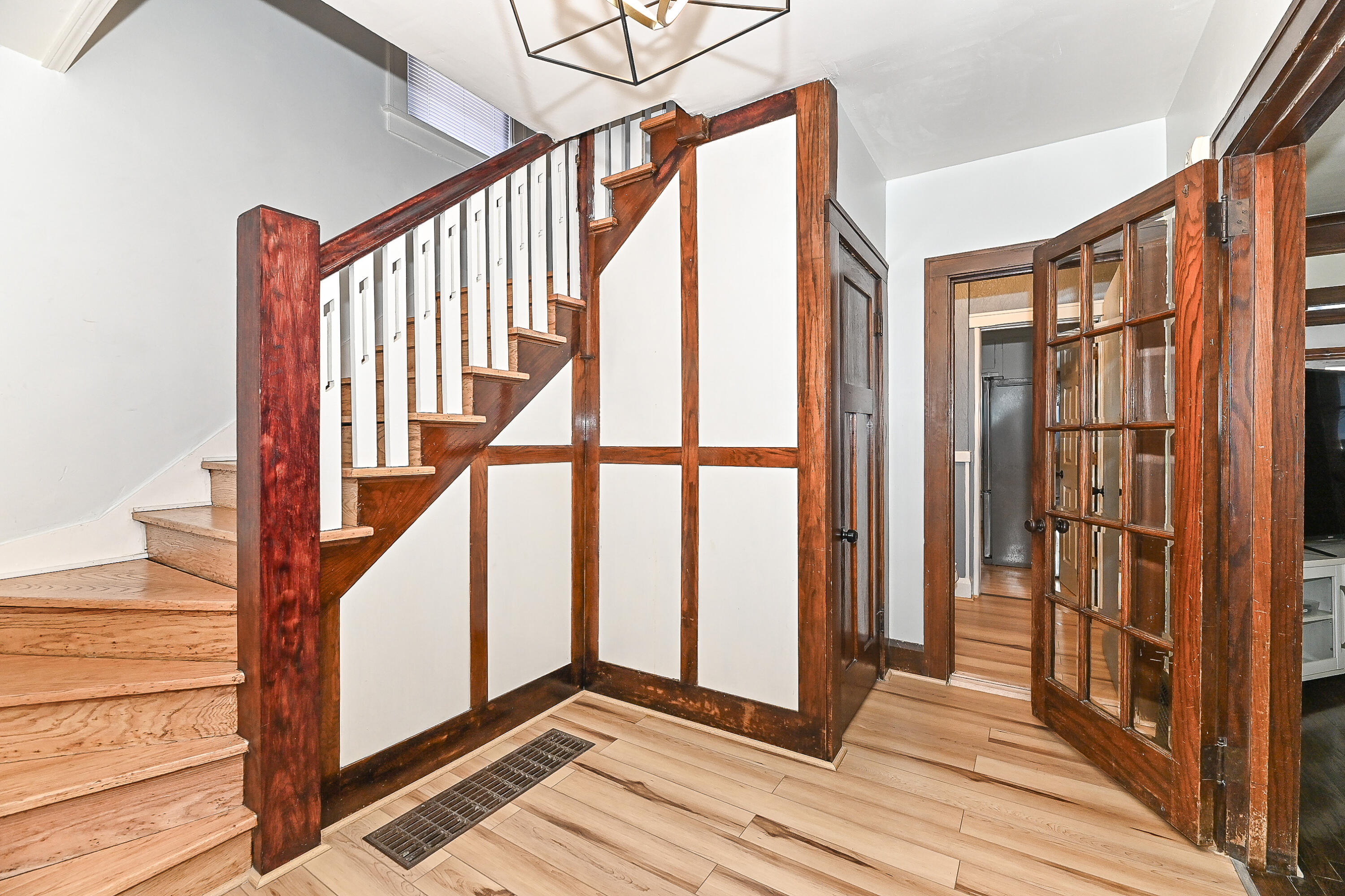 2031 Slauson Avenue Racine, WI 53403 - Photo 5 of 38 Foyer