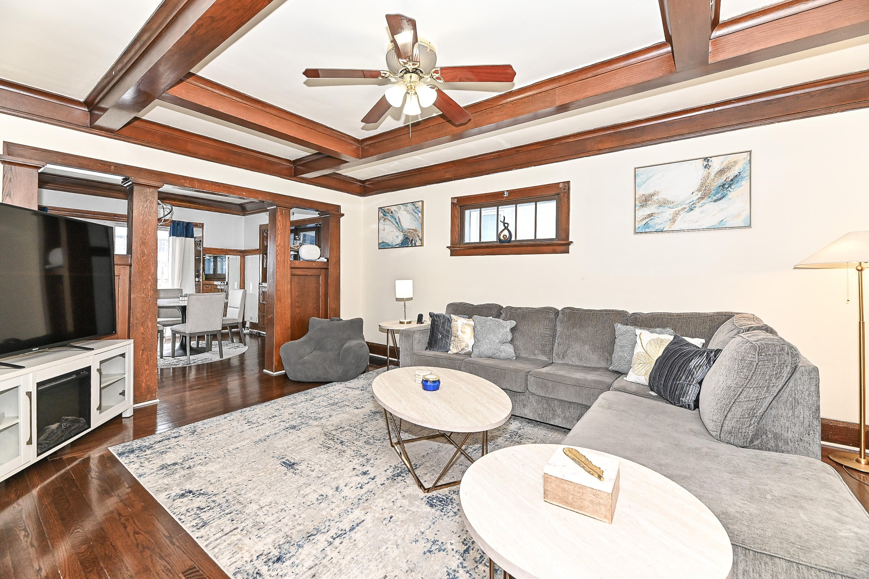 2031 Slauson Avenue Racine, WI 53403 - Photo 9 of 38 Spacious living room