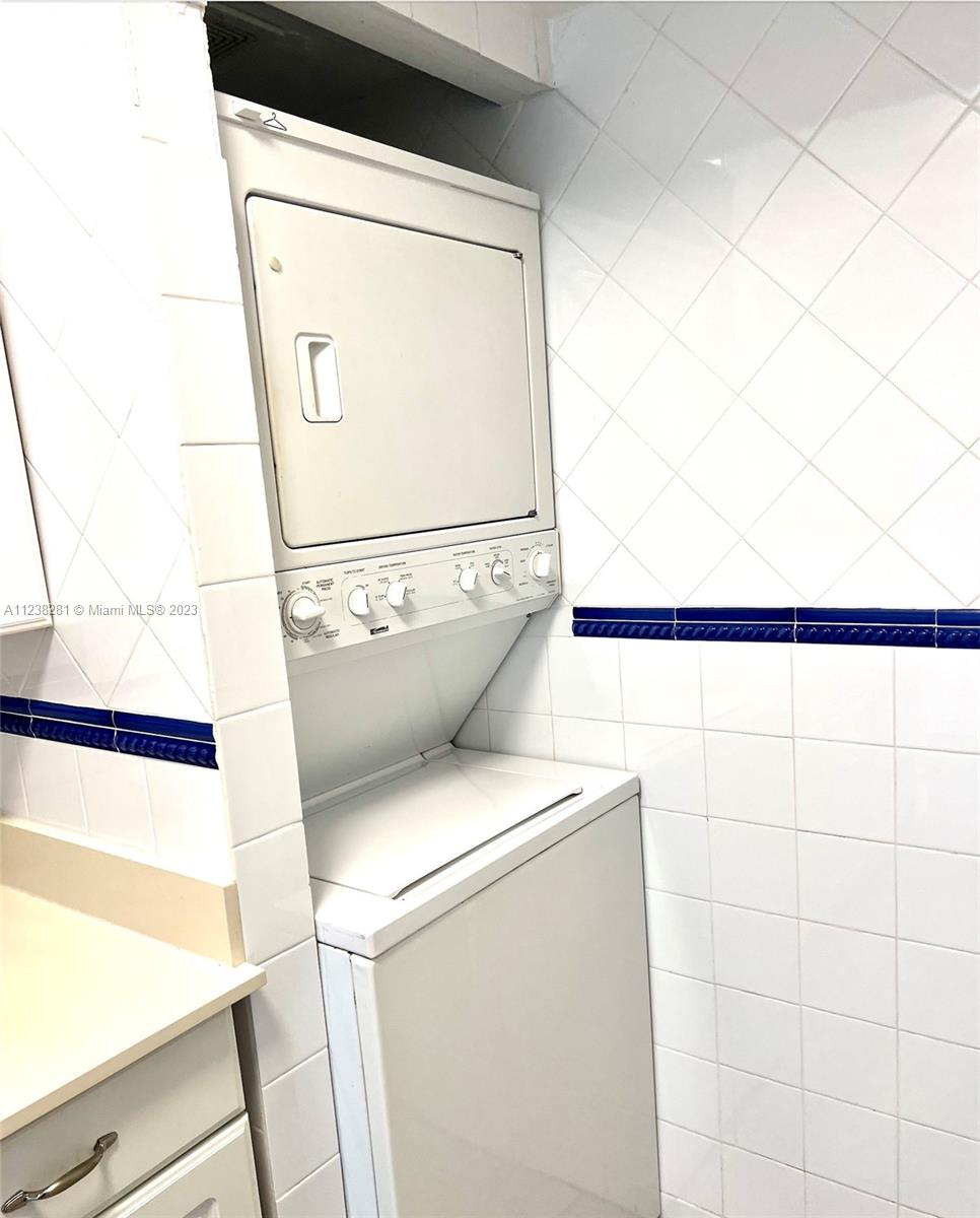 520 Brickell Key Drive, Unit A917 Miami, FL 33131 - Photo 12 of 12 a utility room with dryer and washer
