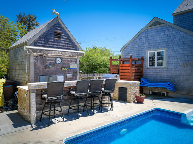 33 Bartlett Road Nantucket, MA 02554 - Photo 27 of 29 a outdoor view with a sitting space