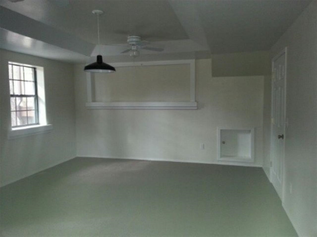 6243 Sutter Drive Lakeside, AZ 85929 - Photo 3 of 5 an empty room with windows