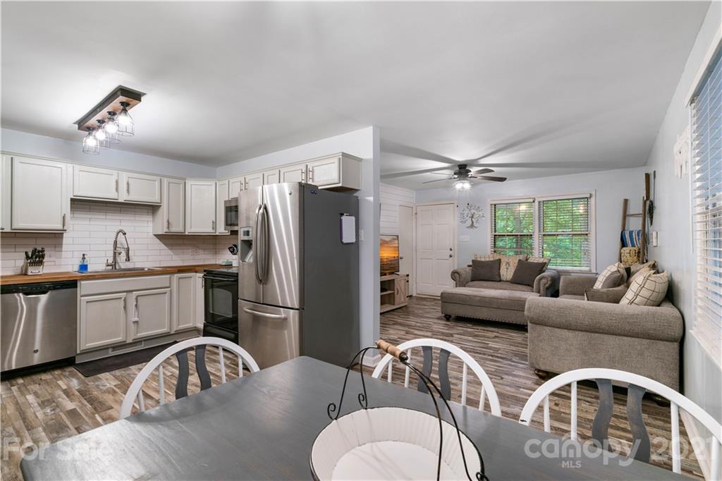 5916 Senconee Road Matthews, NC 28104 - Photo 6 of 19 Gallery Image 6
