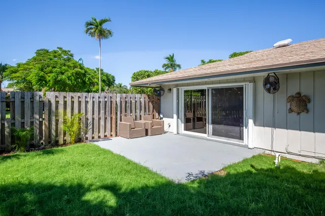 a view of a house with porch and garden