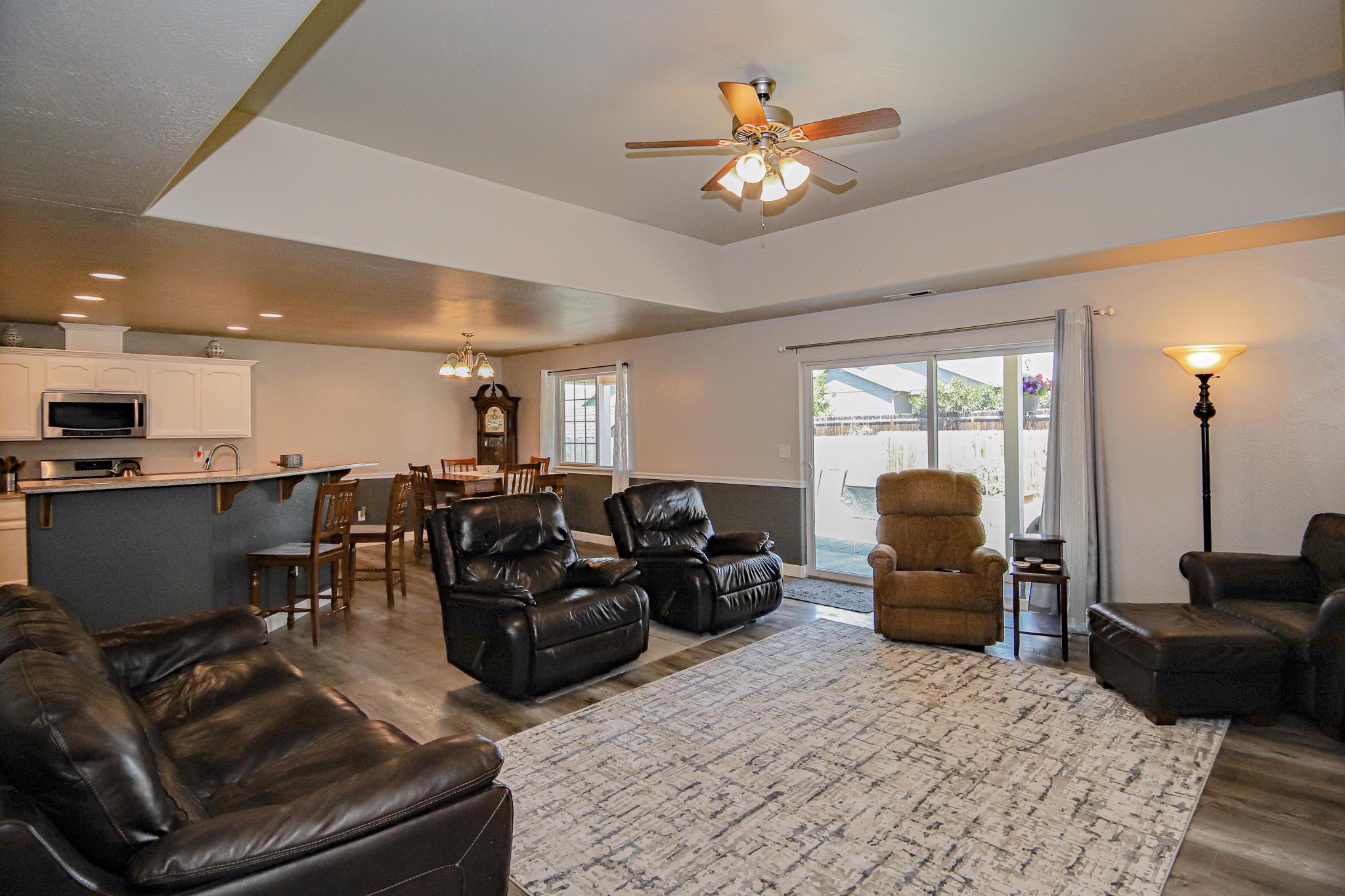623 Barton Road Eagle Point, OR 97524 - Photo 5 of 28 6