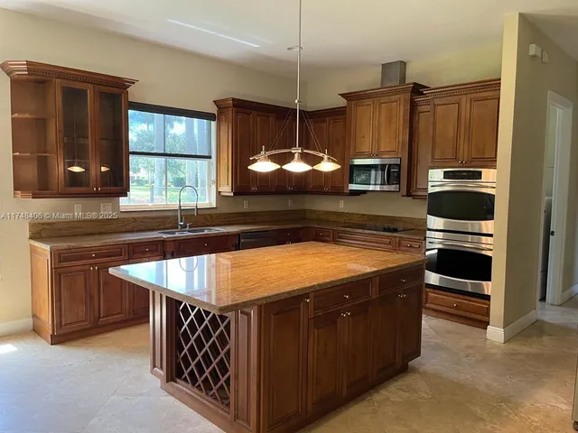 en empty room with windows and ceiling fan