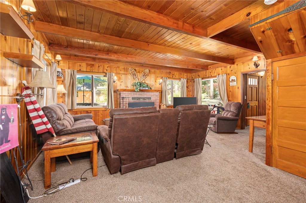 42031 North Aspen Road Shaver Lake, CA 93664 - Photo 12 of 49 a living room with furniture