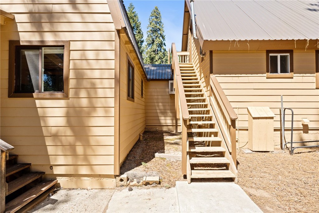 42031 North Aspen Road Shaver Lake, CA 93664 - Photo 36 of 49 a view of a balcony with wooden floor and fence