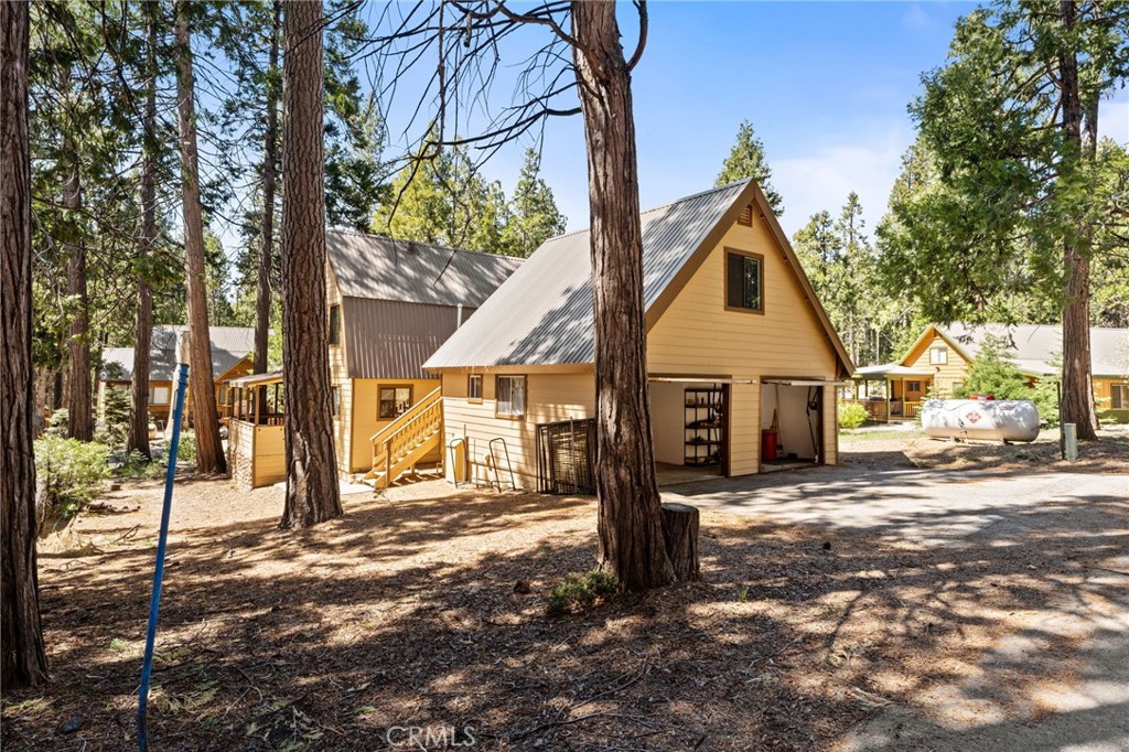 42031 North Aspen Road Shaver Lake, CA 93664 - Photo 41 of 49 a view of a house with a yard covered in snow