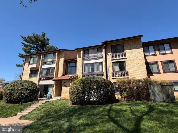 $1,800 | 10218 Bushman Drive, Unit 123, Oakton, VA 22124