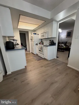 $1,800 | 10218 Bushman Drive, Unit 123, Oakton, VA 22124