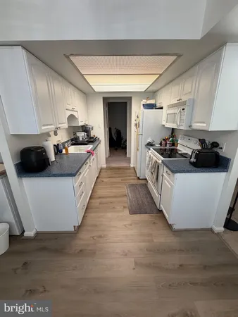 $1,800 | 10218 Bushman Drive, Unit 123, Oakton, VA 22124