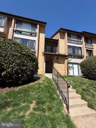 $1,800 | 10218 Bushman Drive, Unit 123, Oakton, VA 22124