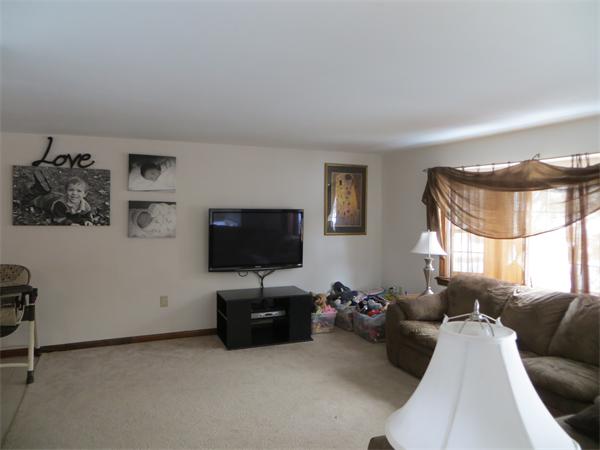 34 Heritage Road Billerica, MA 01821 - Photo 3 of 25