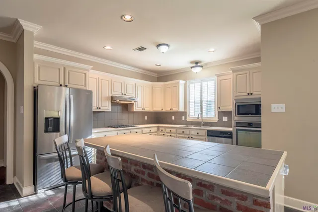 $378,000 | 1223 East Stanwick Place, Baton Rouge, LA 70810