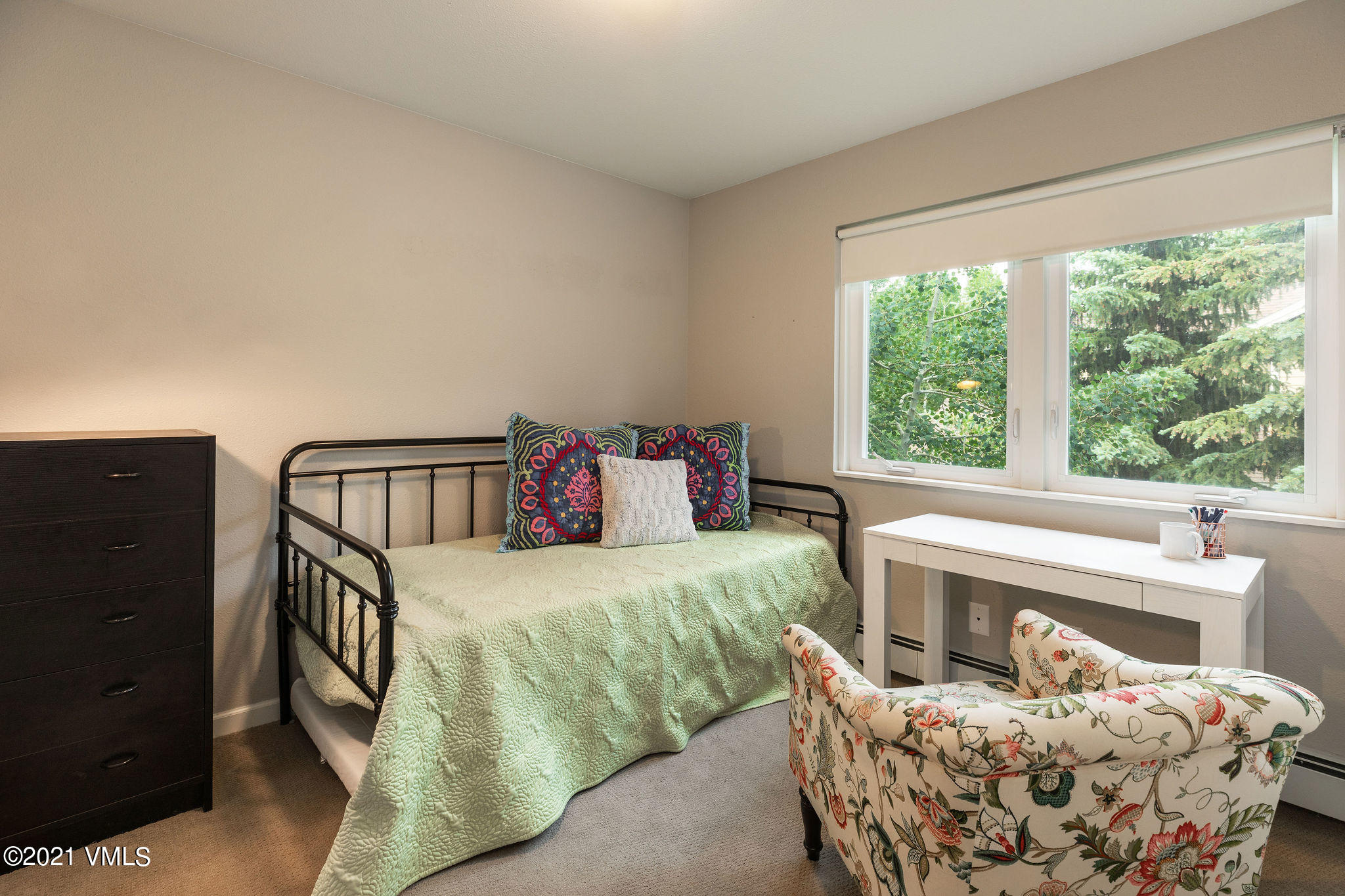 212 Eagle Road, Unit 3D Avon, CO 81620 - Photo 6 of 8 a bedroom with a bed and a large window