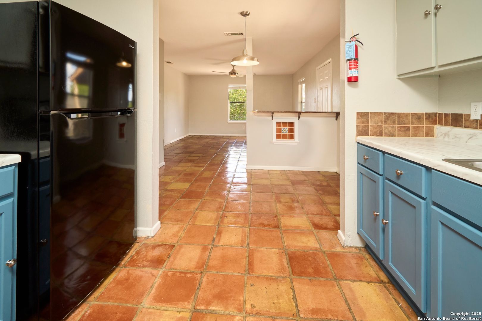 418 Verne Street, Unit 3 San Antonio, TX 78221 - Photo 11 of 21 a hallway with cabinets and a rug