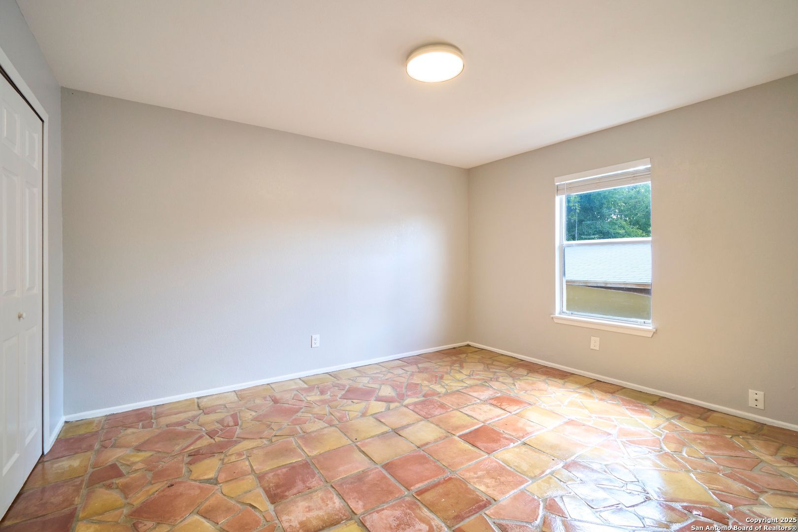 418 Verne Street, Unit 3 San Antonio, TX 78221 - Photo 15 of 21 a view of a big room with windows