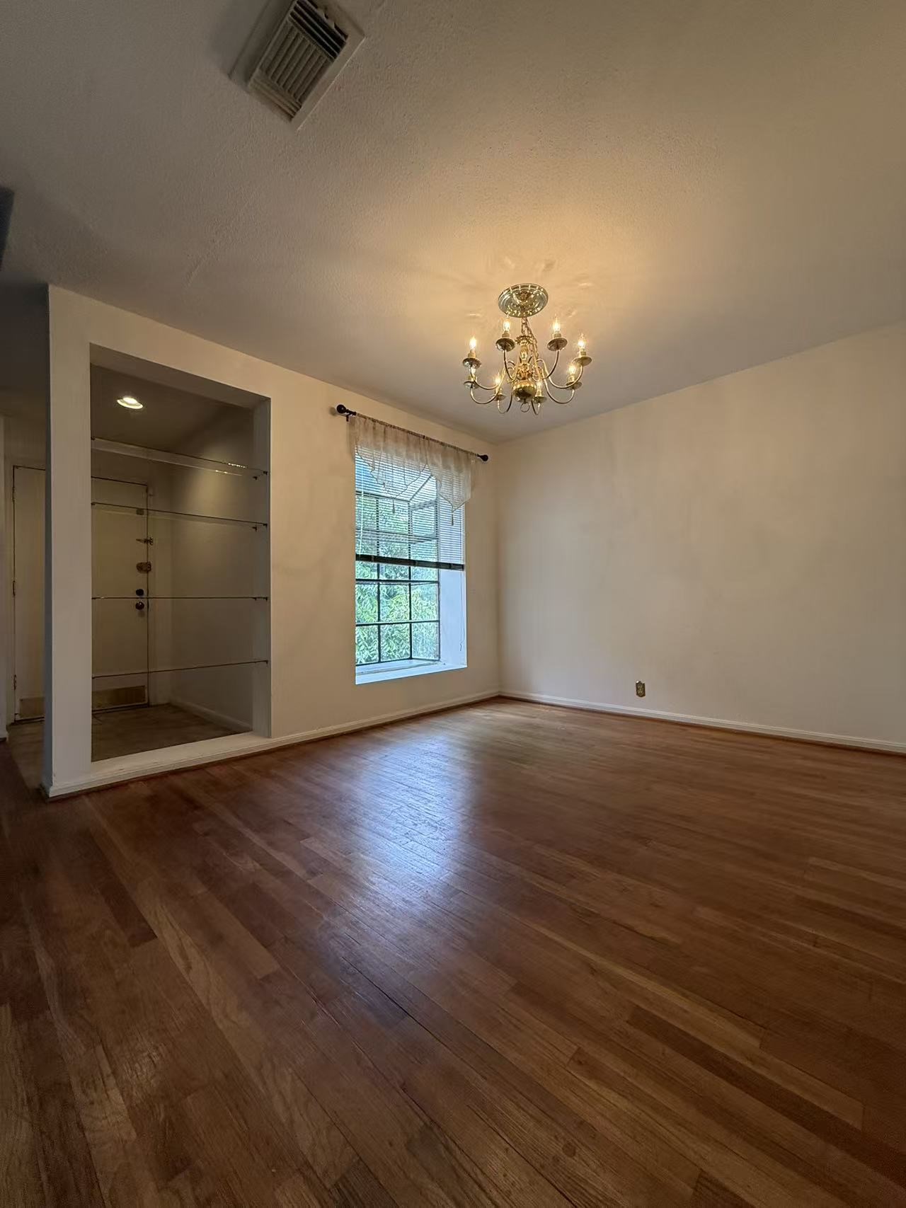 2829 Timmons Lane, Unit 176 Houston, TX 77027 - Photo 11 of 23