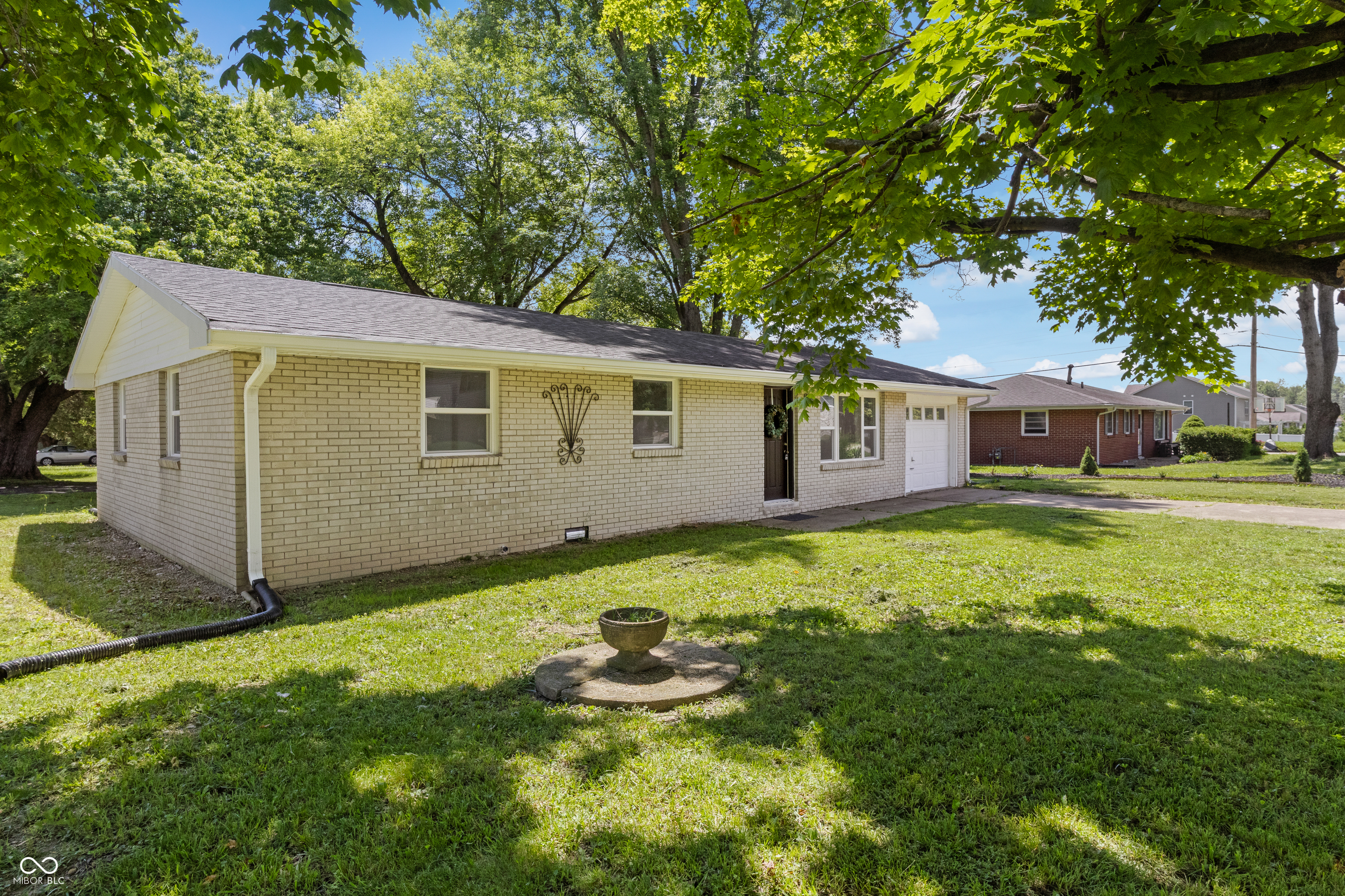 5961 North 200 West Columbus, IN 47201 - Photo 3 of 35
