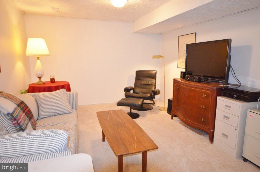 5504 Miles Court Springfield, VA 22151 - Photo 18 of 29 Family Room