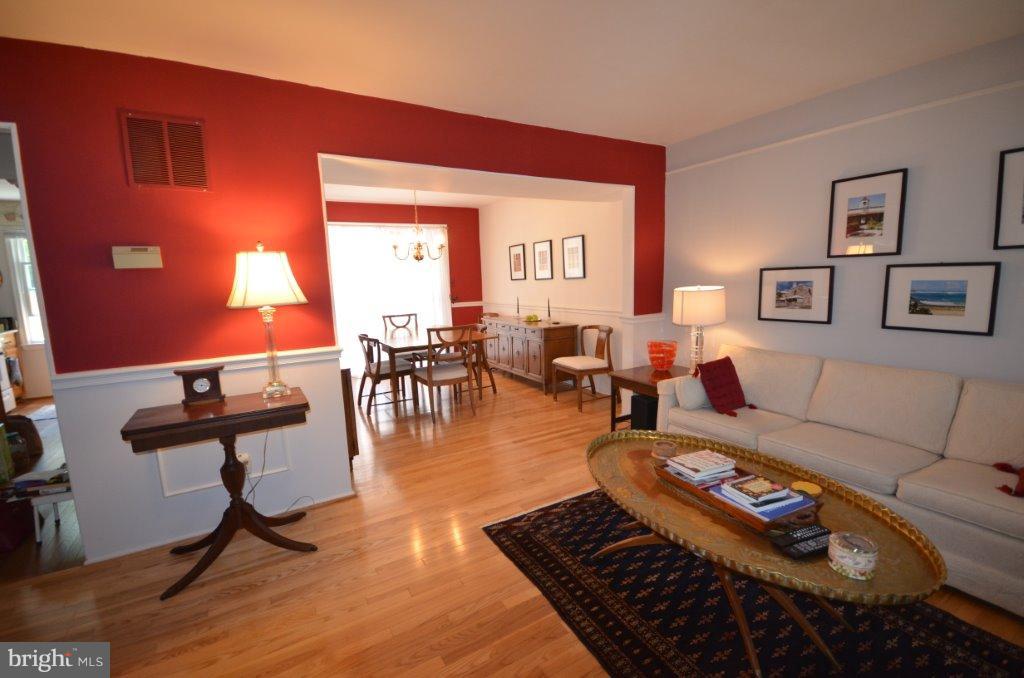 5504 Miles Court Springfield, VA 22151 - Photo 8 of 29 LR Flows Into DR. Open & Airy!