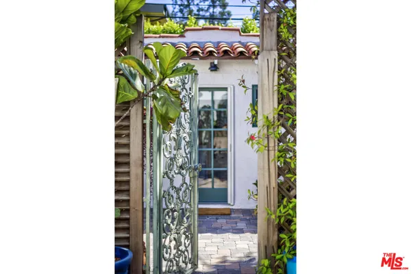 $9,200 | 3472 Rowena Avenue, Los Angeles, CA 90027