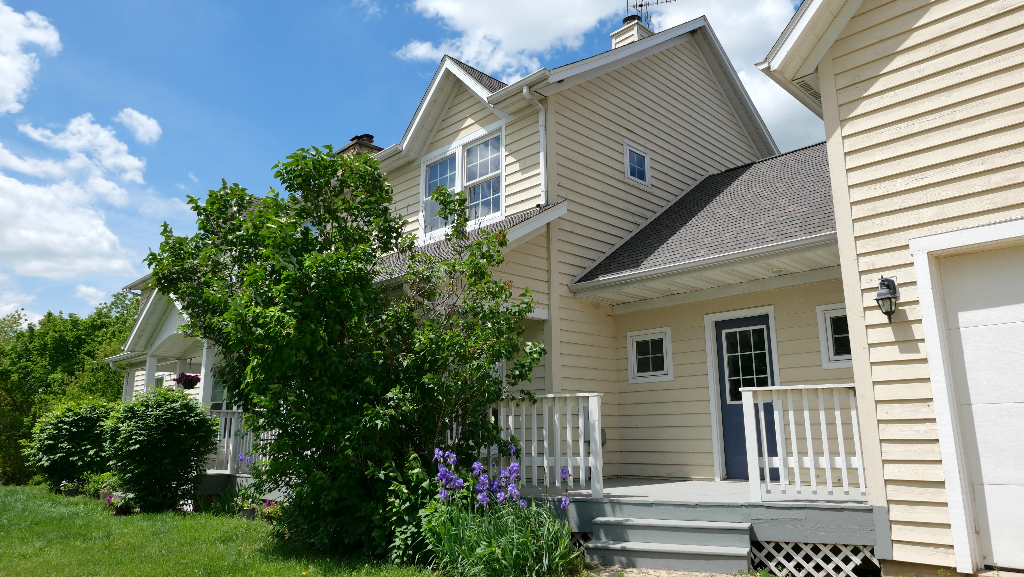 2346 West Longhollow Road Elizabeth, IL 61028 - Photo 9 of 44 a front view of a house with plants