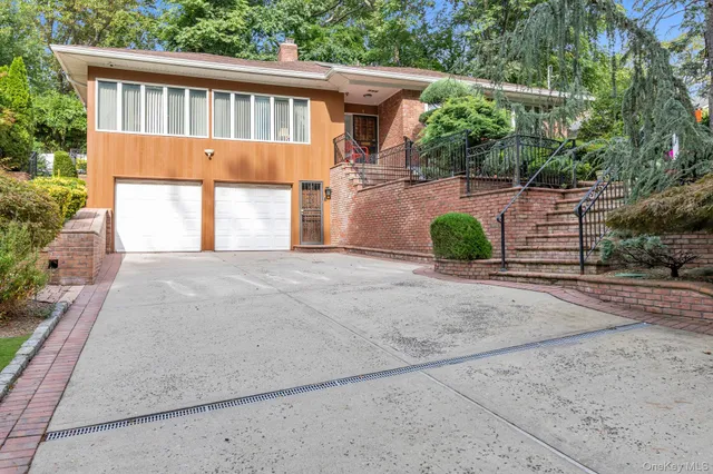 $1,700,000 | 1 Crystal Drive, Great Neck, NY 11021