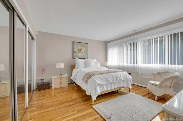 $1,700,000 | 1 Crystal Drive, Great Neck, NY 11021