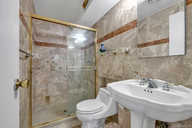 $1,700,000 | 1 Crystal Drive, Great Neck, NY 11021