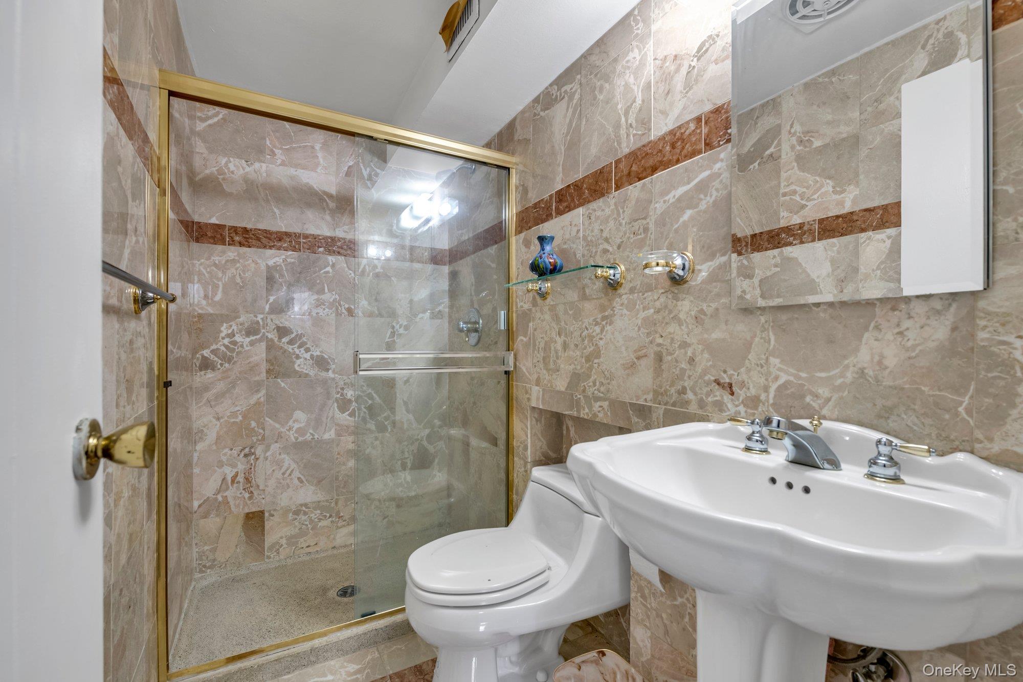 1 Crystal Drive Great Neck, NY 11021 - Photo 18 of 23