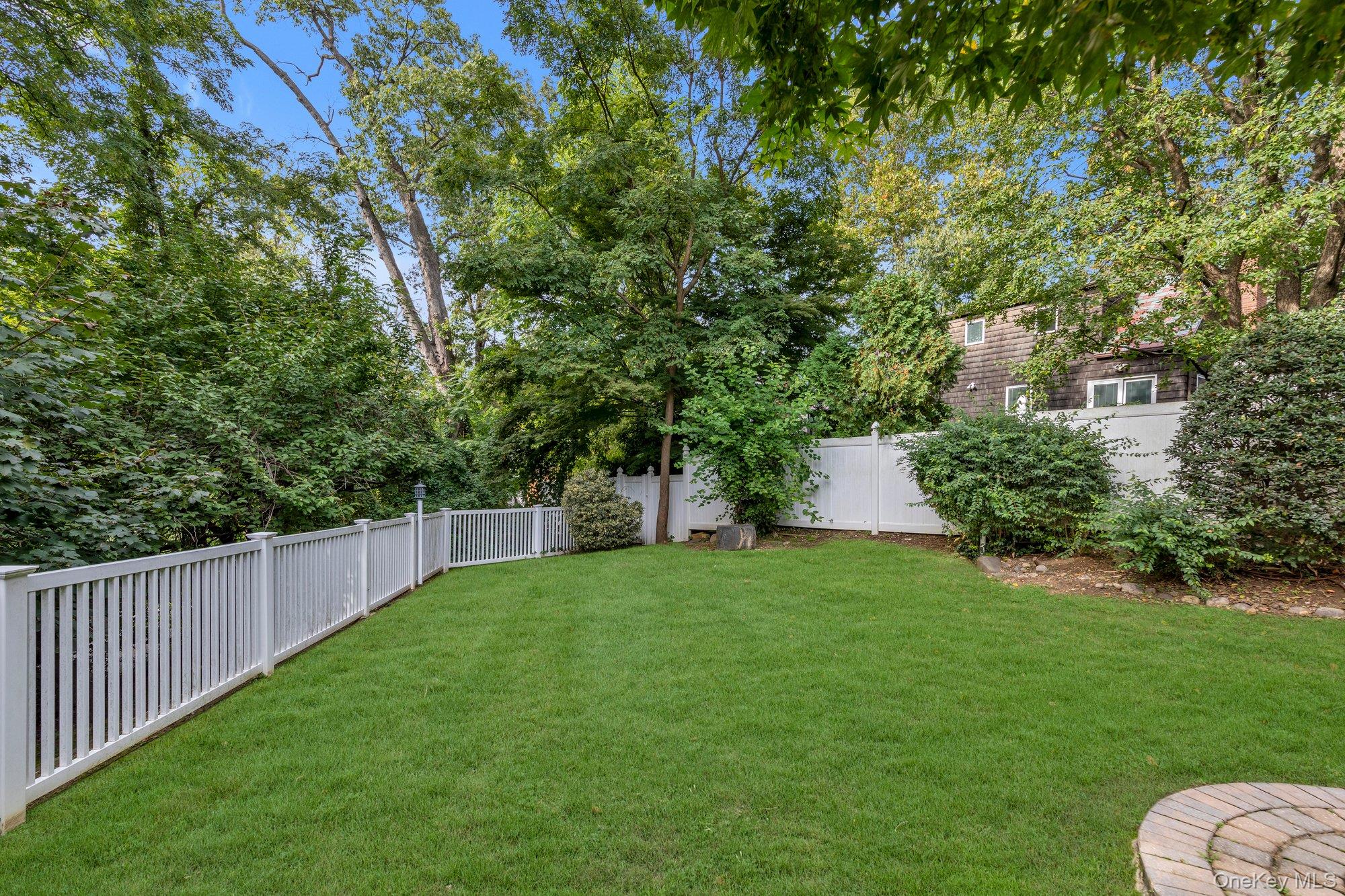 1 Crystal Drive Great Neck, NY 11021 - Photo 20 of 22