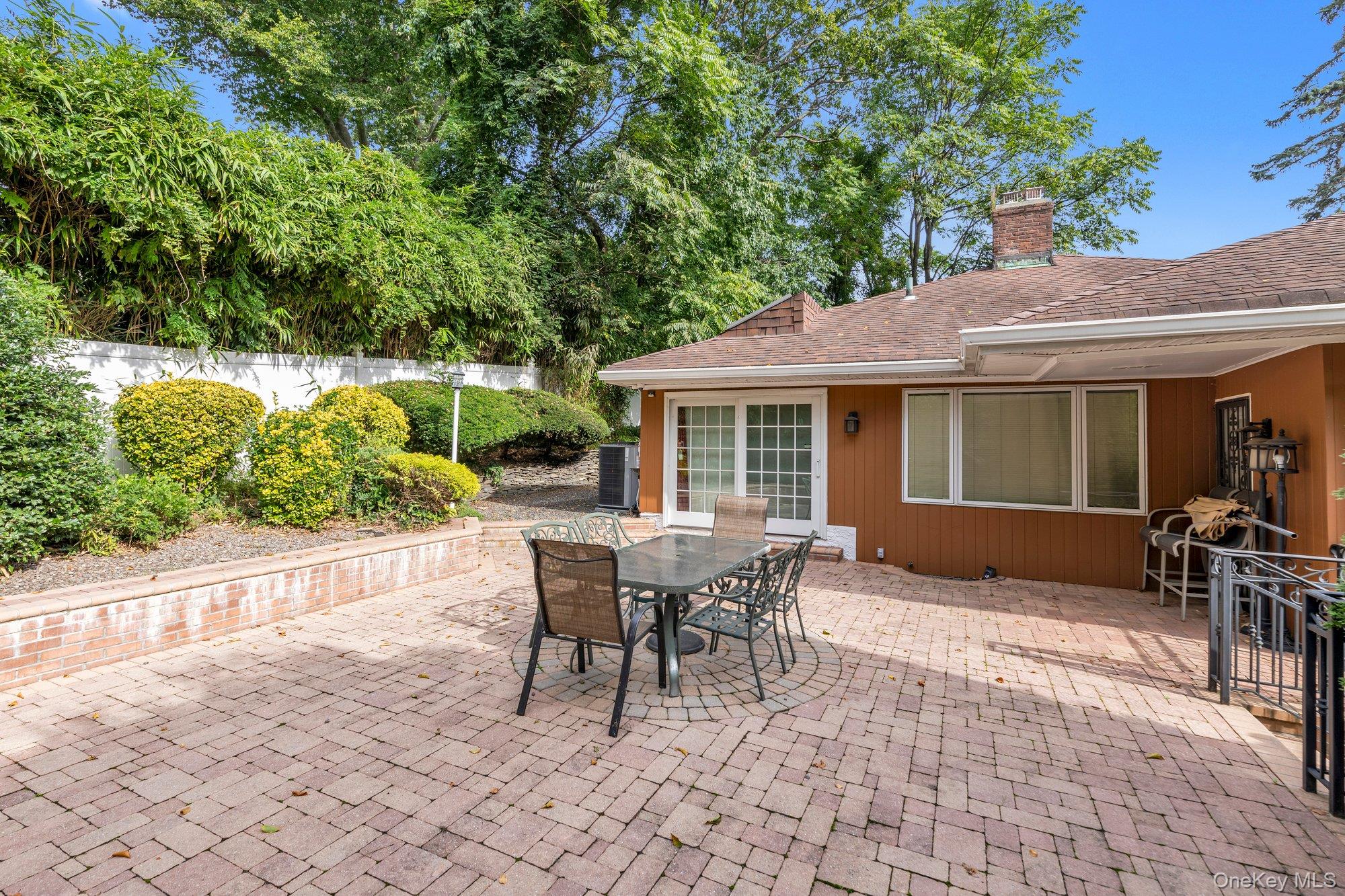 1 Crystal Drive Great Neck, NY 11021 - Photo 20 of 23