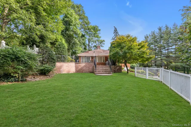 $1,700,000 | 1 Crystal Drive, Great Neck, NY 11021