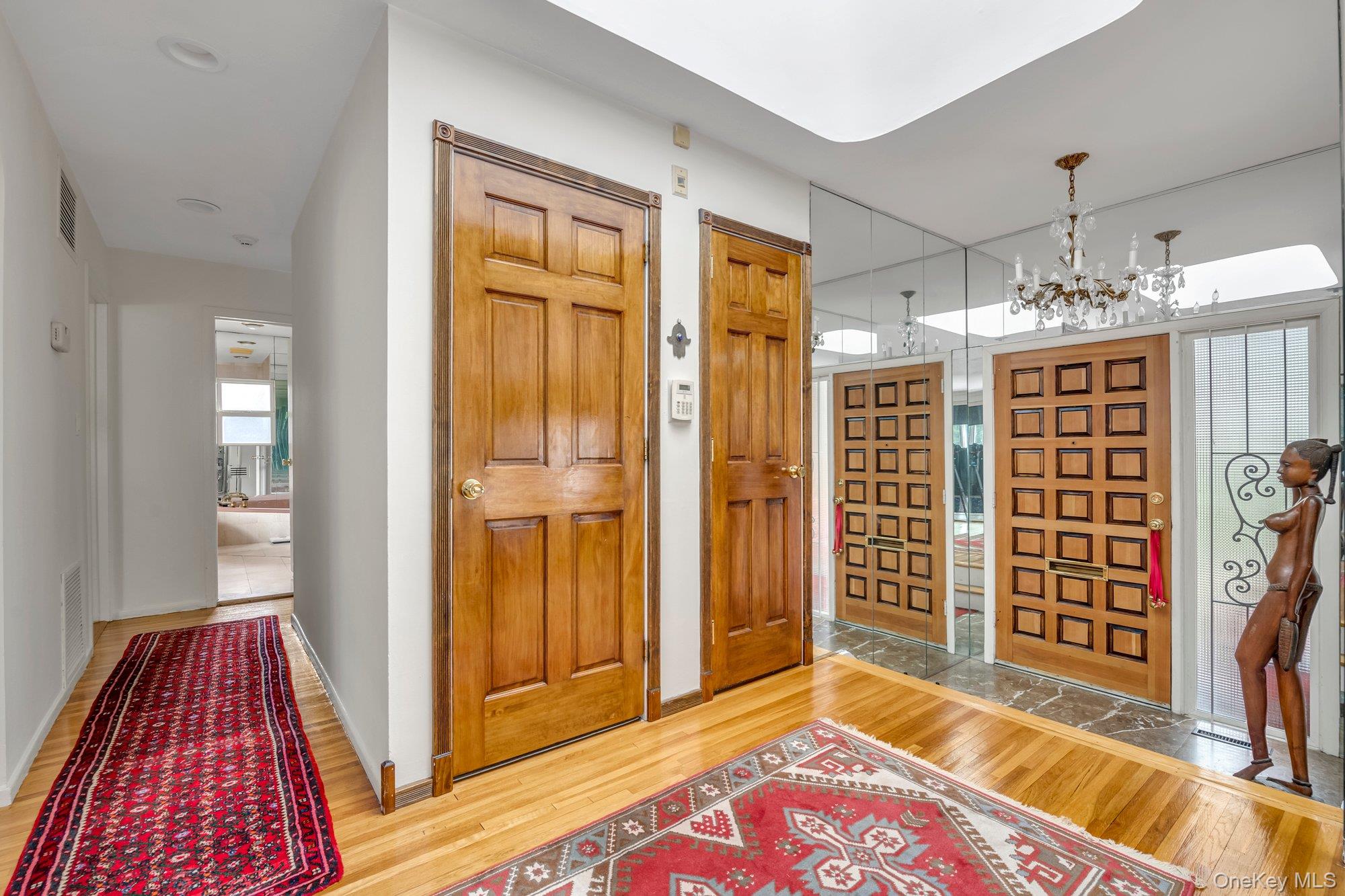 1 Crystal Drive Great Neck, NY 11021 - Photo 3 of 23