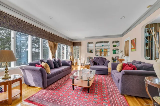 $1,700,000 | 1 Crystal Drive, Great Neck, NY 11021