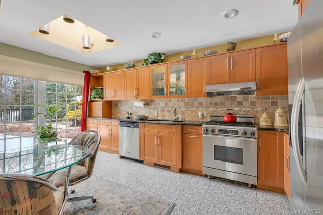 $1,700,000 | 1 Crystal Drive, Great Neck, NY 11021