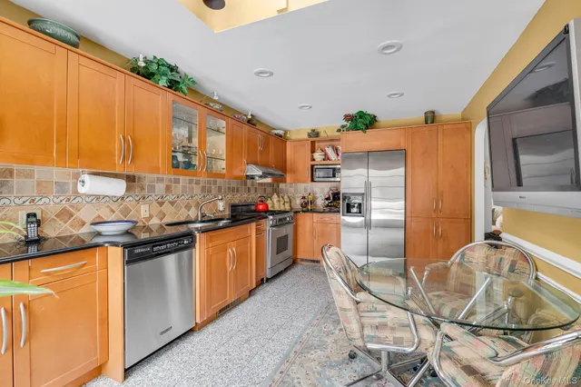 $1,700,000 | 1 Crystal Drive, Great Neck, NY 11021