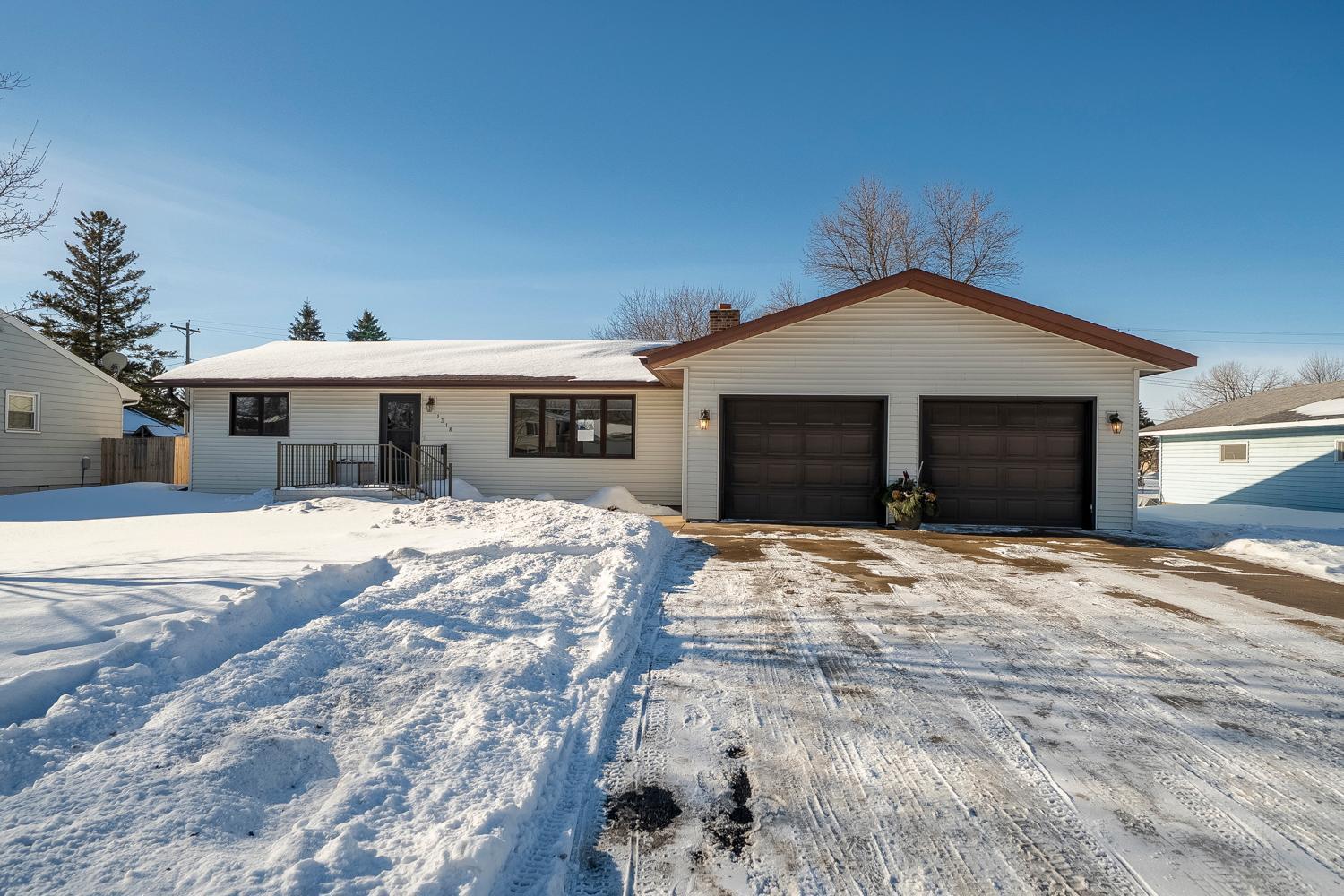 1318 Loring Avenue Detroit Lakes, MN 56501 - Photo 2 of 32