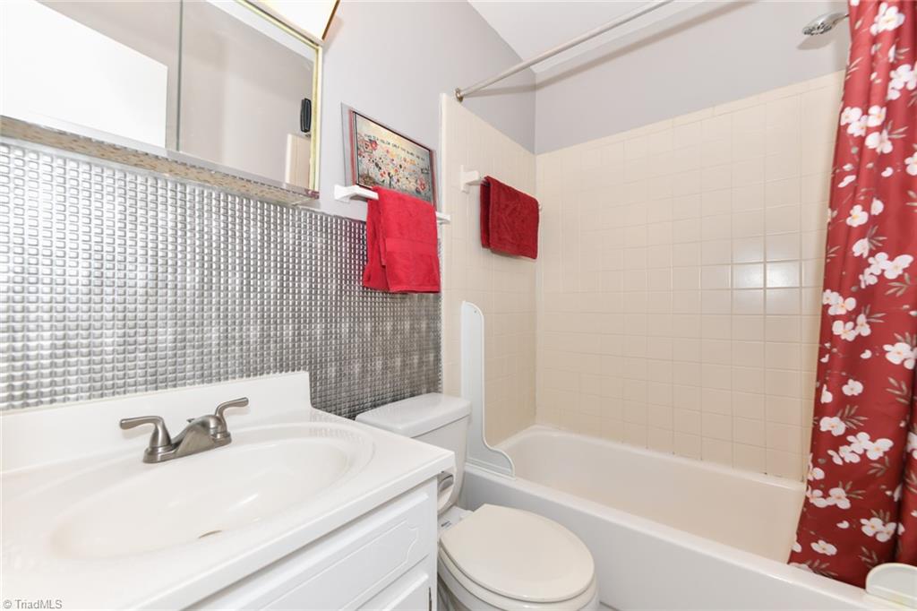 5745 Bramblegate Road, Unit E Greensboro, NC 27409 - Photo 20 of 27 Gallery Image 20