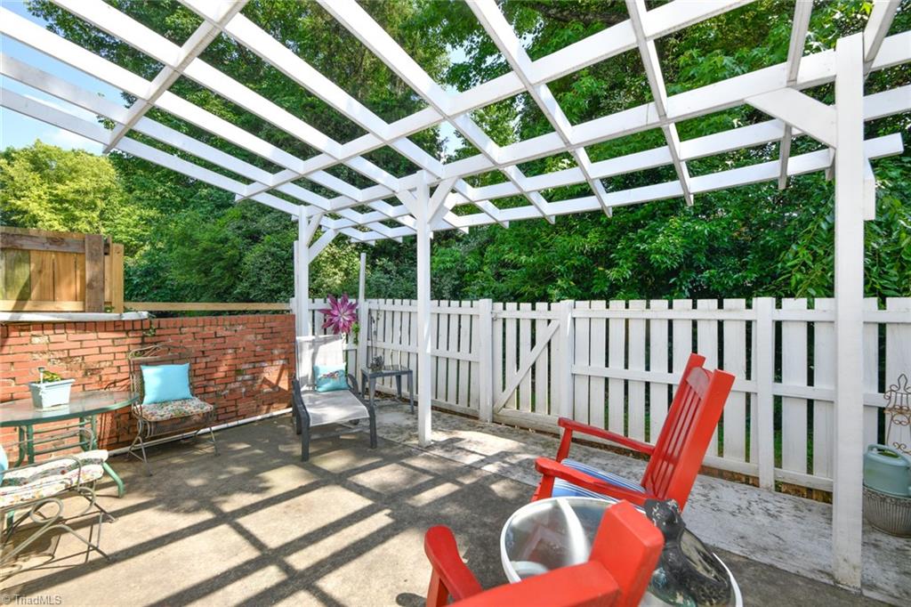 5745 Bramblegate Road, Unit E Greensboro, NC 27409 - Photo 25 of 27 Gallery Image 25