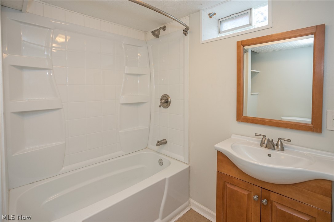 3542 Edison Road Cleveland, OH 44121 - Photo 29 of 34